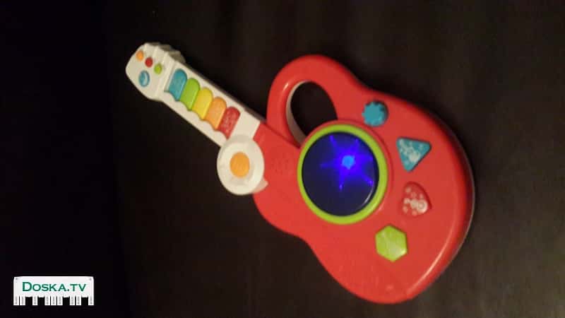 Гитара в идеальном рабочем состоянии с различными мелодиями и клавишами