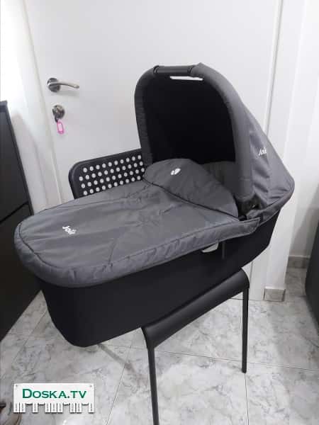 Люлька joie подходит для разных шасси разных колясок.  Очень