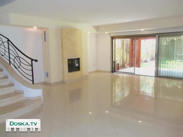 В Рамат Полег коттедж на две семьи, в двух уровнях