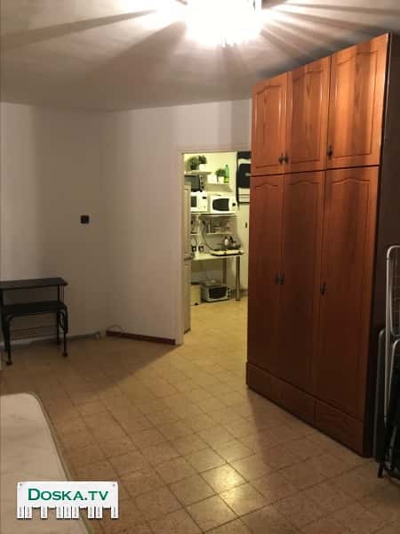 Большая (15 метров) Меблированная комната (кровать, шкаф, тумба, стол, холодильник,замок