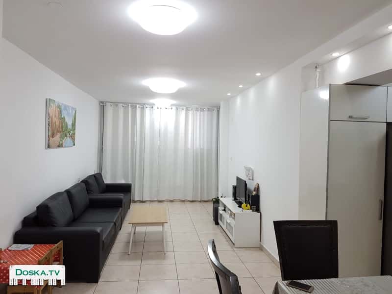 4-х комнатная большая квартира, 3-й этаж в трех этажном здание,