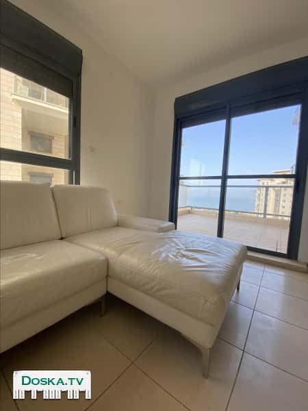 Сдается в помесячную аренду современная, полностью меблированная 4-комнатная рядом с