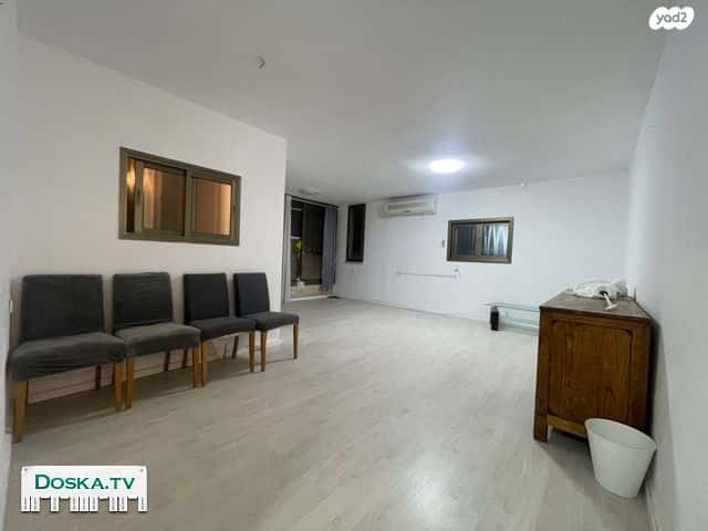 Просторная и приятная квартира площадью около 80 квадратных метров. Доступен