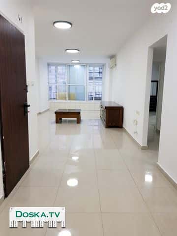 Аккуратная и сдержанная 3-комнатная просторная квартира площадью 74 квадратных метра!!