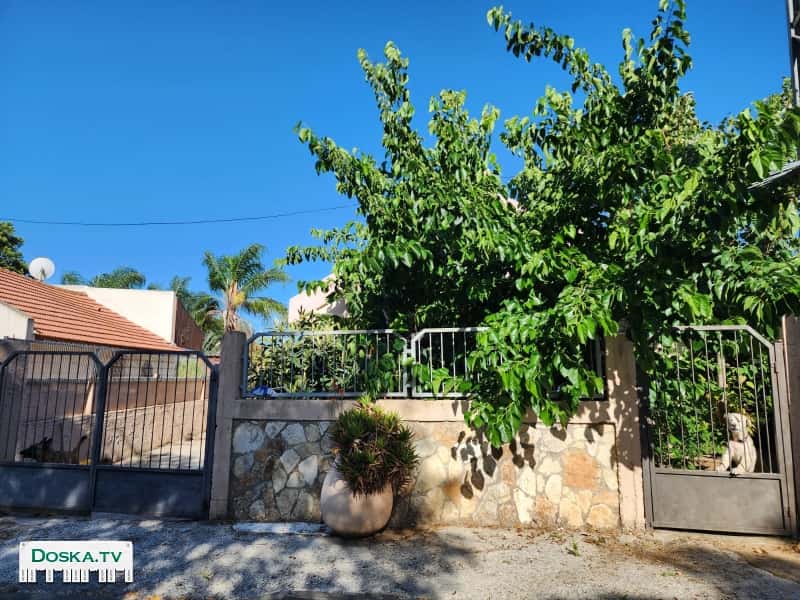 Поселок Хермеш находится на севере Шомрона недалеко от города Хариш