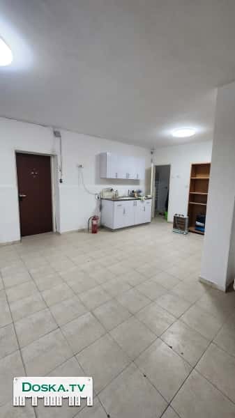 Сдаётся большая студия с  отдельным входом и закрытым двором