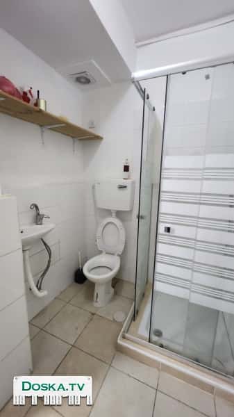 Сдаётся большая студия с  отдельным входом и закрытым двором