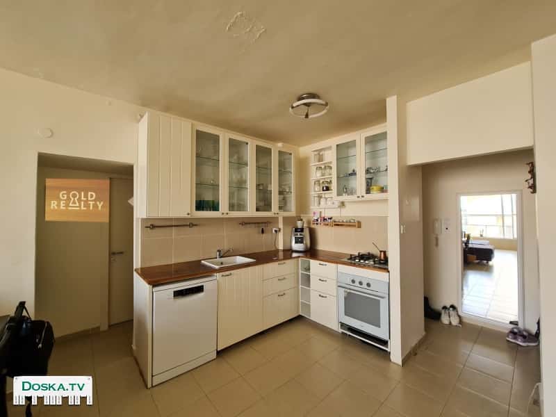 Сдается просторная 3хкомнатная  - р-н Ремез - этаж 3