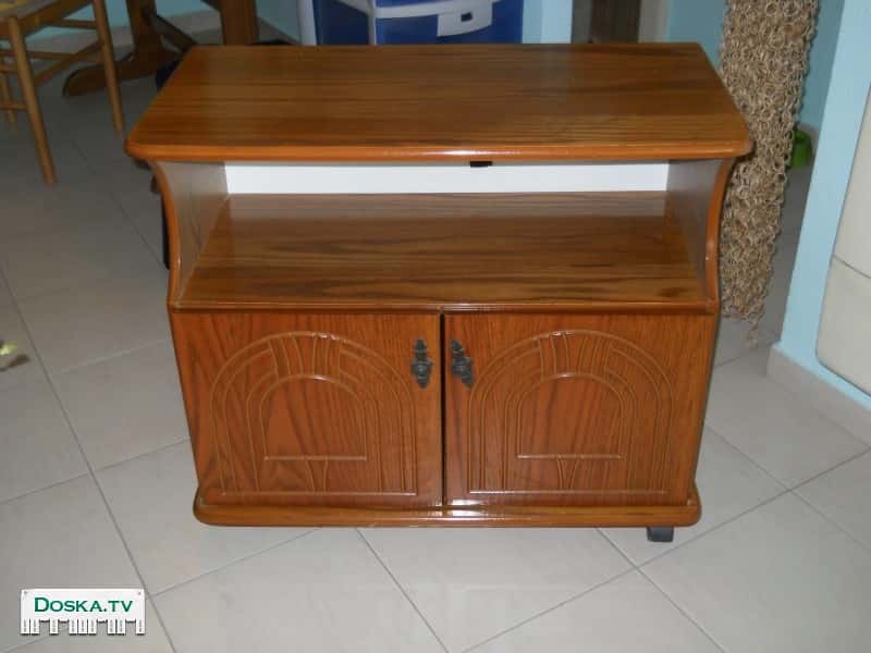 Тумбочка двухстворчатая, высота 70 см. ширина 75 см.