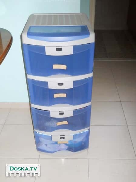 Тумба пластиковая, высота 85 см.