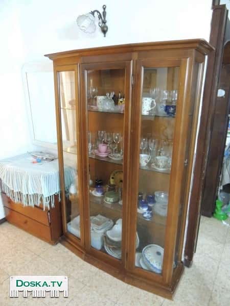 Роскошный сервант, как новый, в связи с переездом.