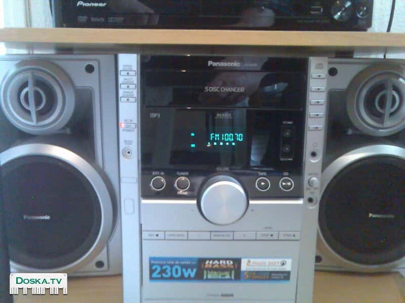 Музыкальный центр Panasonic-AK250. 5 дисков, ам-фм радио, кассетный магнитофон, колонки