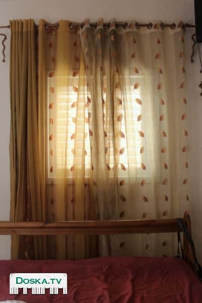 Качественый прозрачный и затемненый занавес для спальной комнаты коричневых оттенков
