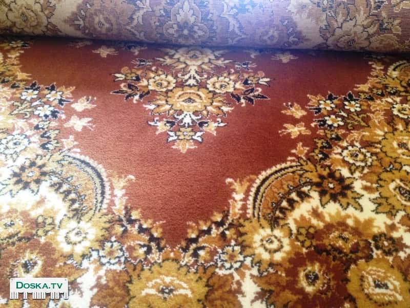 Никогда не бывший в употреблении ковер в шоколадно золотых тонах