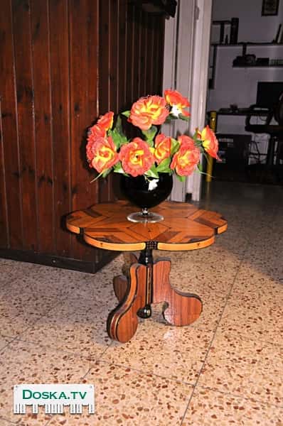 Исползовал как подставку под вазу с цветами.