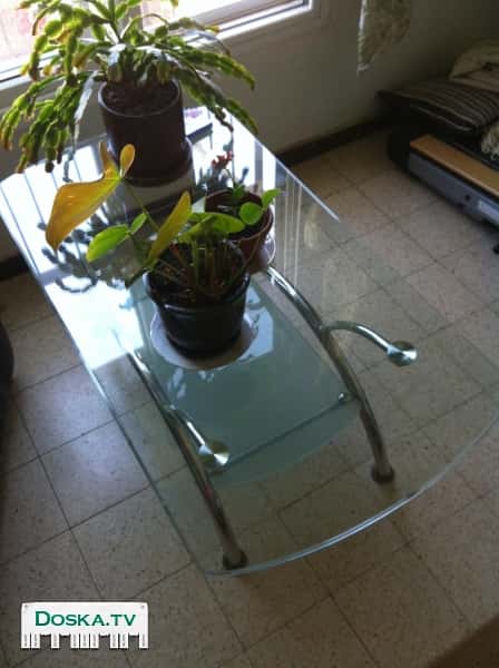 диван, два кресла и журнальный столик. год после покупки. продаем