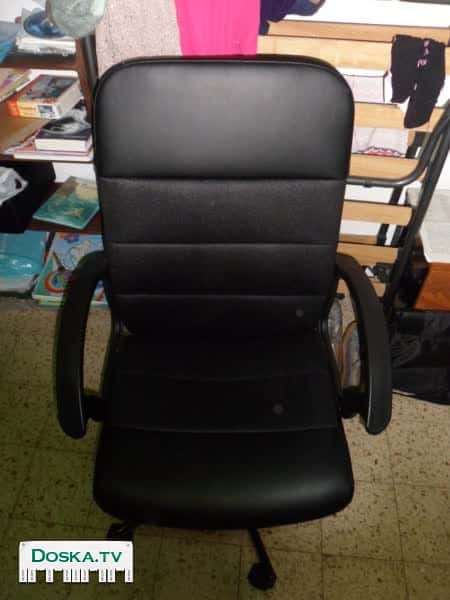 СРОЧНО!  рабочее место для мастера маникюра: стол+тумбочка(Икея), кресло для