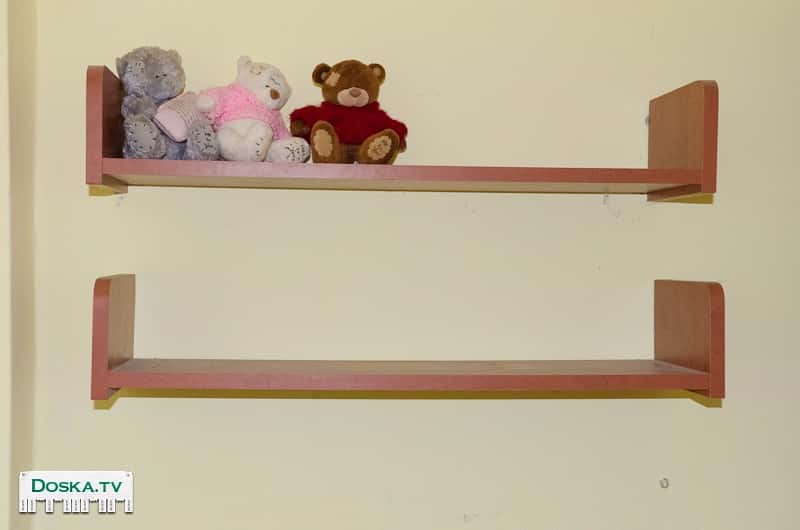 Полочки 4 штуки. 3 одинаковые, 1 длинее. Цена ваша. Забирать