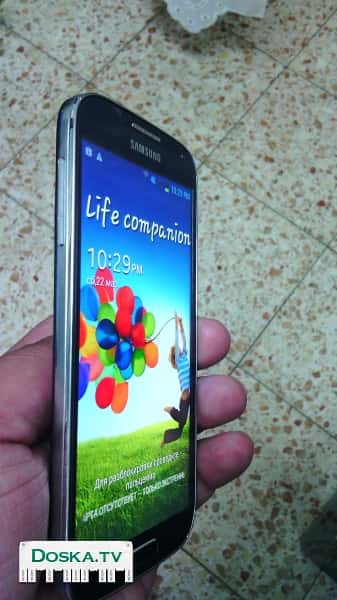 Галакси S 4.  размер 5 inh. 4 ядерный, 10,3