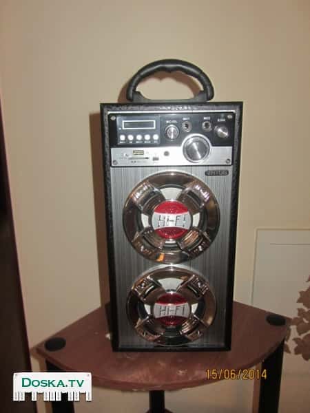 Колонка с выходом usb и радио. Выход для микрофона. Подходит