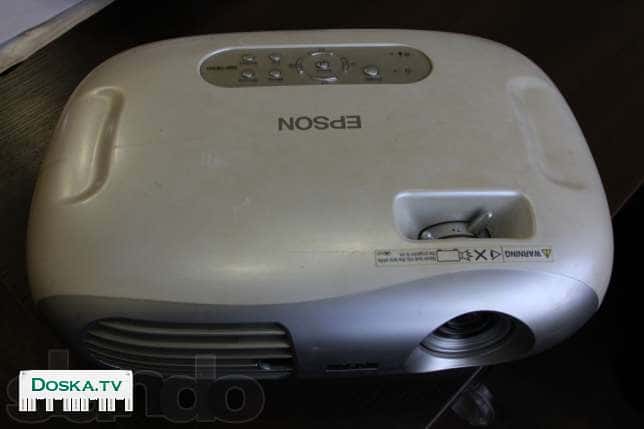 В рабочем состоянии. Лампа подсажена. Основное назначение: универсальный Технология: LCD