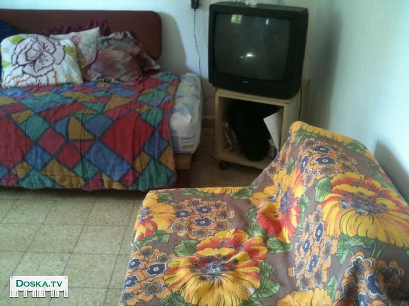 отдаем Телевизар срочно .диван и шкаф 4 двери