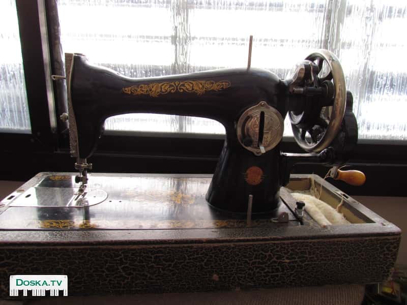 Машинка швейная на запчасти. Машинка в хорошем состоянии.