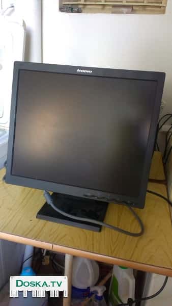 отличный монитор Lenovo 17 Inch   из-за ненадобности, работает