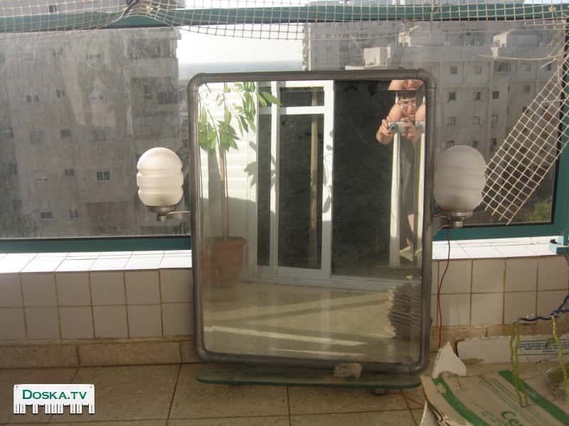 зеркало в ванную комнату.с подсветкой и стеклянной полочкой.