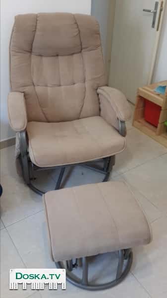 Кресло качалкa для кормления и беременной мамы надежное, оно обеспечит