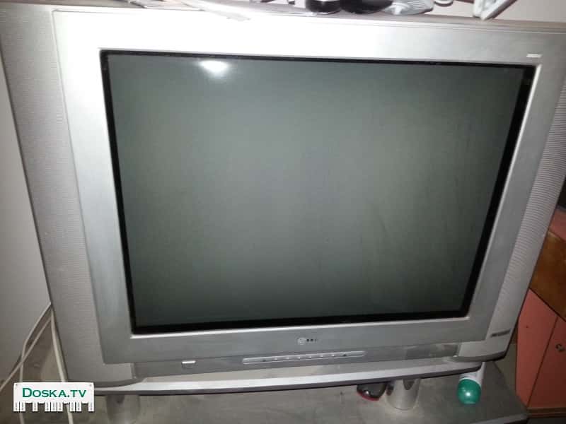 Телевизор примерно 8 лет возможно с тумбочкой.Телевизор тяжелый - 35