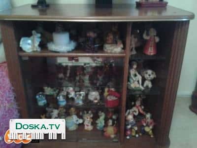 тумба со стеклянными дверками. Высота 70, длина 83, глубина 47