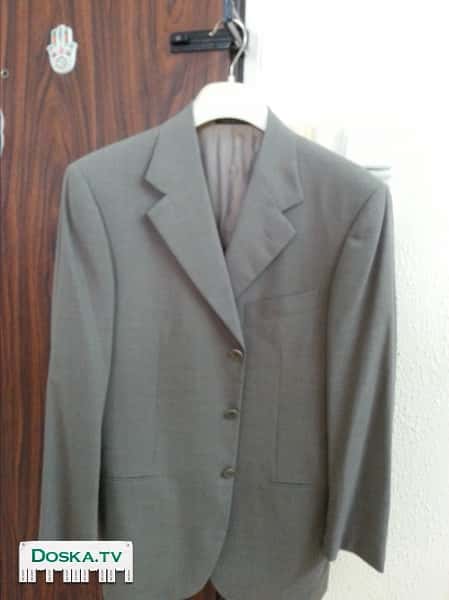 костюм мужской, размер 50. Красивого бежевого цвета. Фирмы Pal Zileri.