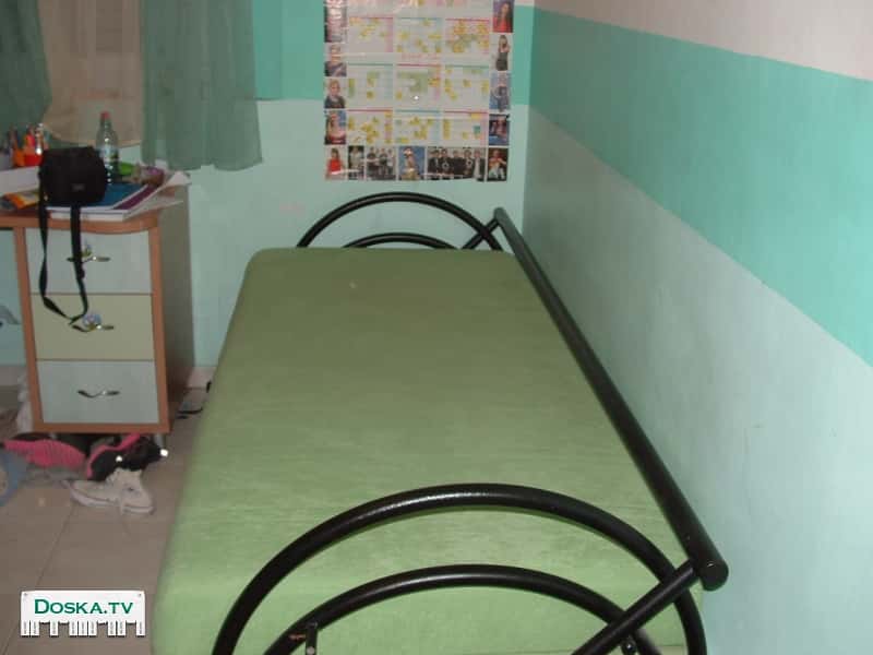 детская кровать с ортопедическим матрасом в хорошем состоянии. Раскладывается на