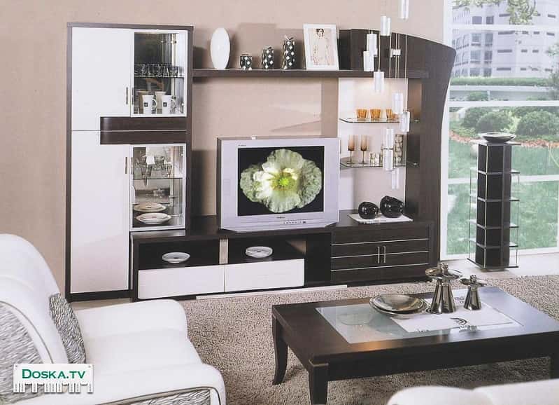 По случаю отьезда  раскошная витрина в отличом состоянии с