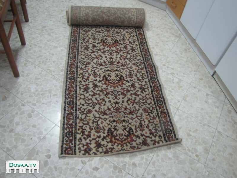 продаются ковровая дорожка в приличном состоянии, коричневого цвета с орнаментом,