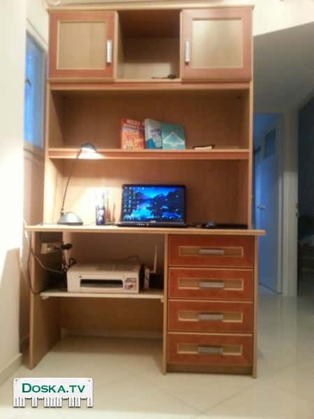 На продажу письменный стол в отличном состоянии.