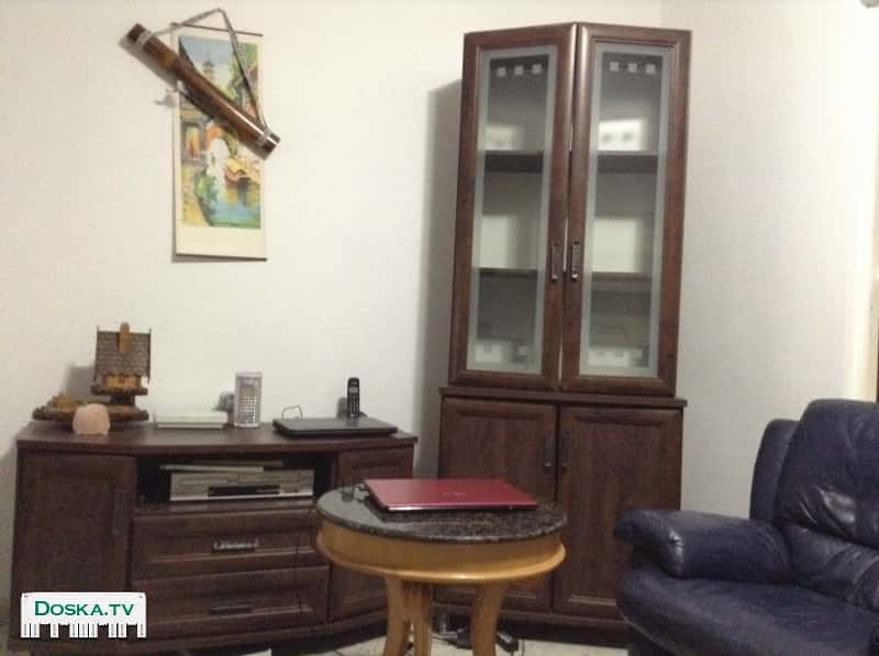 1.  двухспальная кровать. 2.Шкаф. 3. Тумба под телевизор. 4.