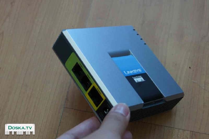 Телефонный адаптер Linksys PAP2 позволяет использовать телефонную связь через Internet.