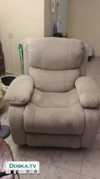 В связи с переездом  кресло AMERICAN COMFORT, не кожанное.