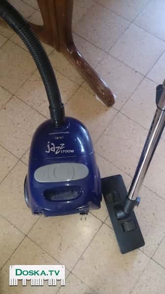 Рабочий, с пакетами.