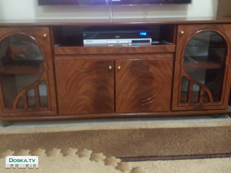 тумба для обуви (дл.71см, ш.32см,выс.90см)-200шек. полка под телевизор(дл.160см, ш.39см, выс.68см)-100шек