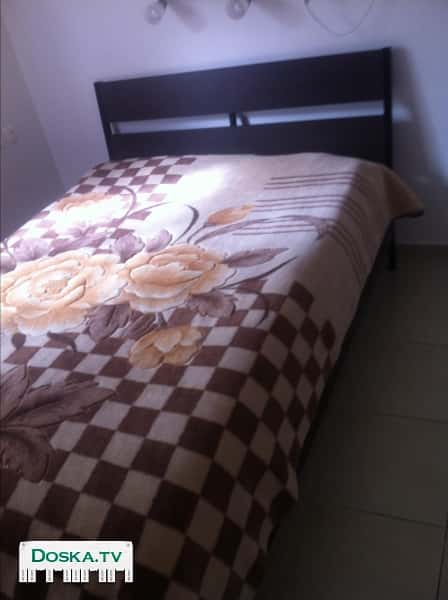 В Нагарии  новая кровать с матрасом икеа.