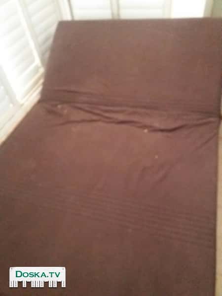 Продаю кровать в хорошем состоянии, внизу есть место для белья,