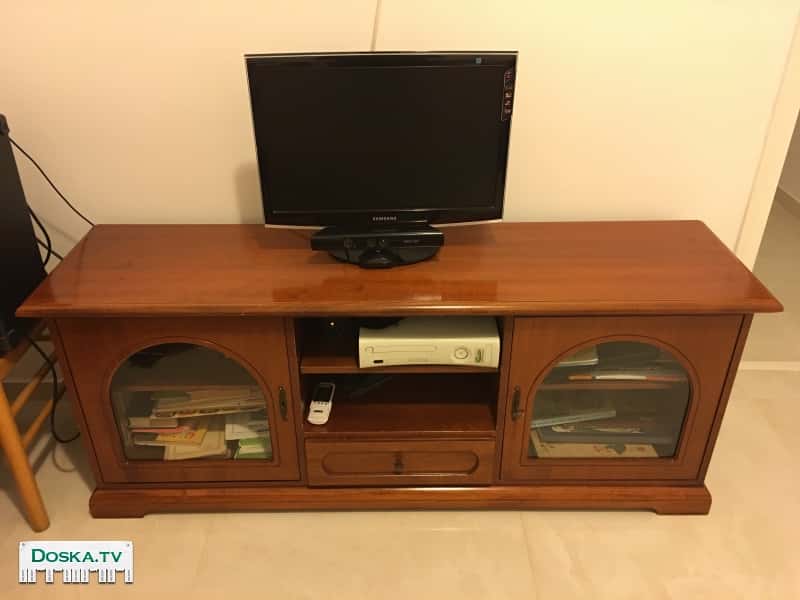 Итальянская деревянная тумба под телевизор.