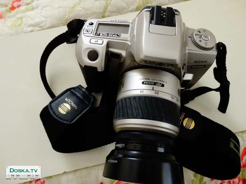 Плёночная фотокамера в рабочем состоянии.