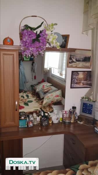 Туалетный столик с зеркалом в отличном состоянии.