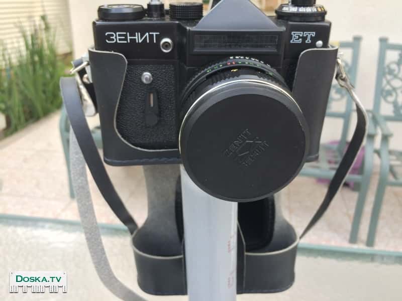 Фотоаппараты "Зенит", "Киев" и фотовспышки.