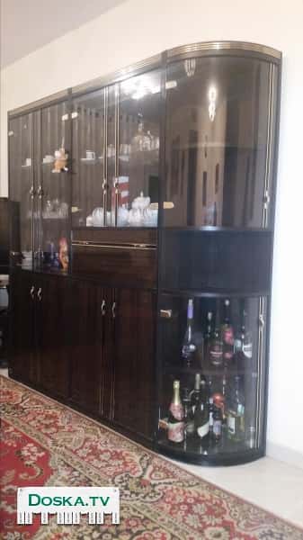 Витрина для салона с баром. Тумба для телевизора в придачу.