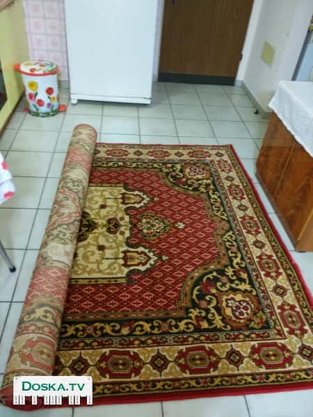 хороший, красивый ковер в отличном состоянии.
